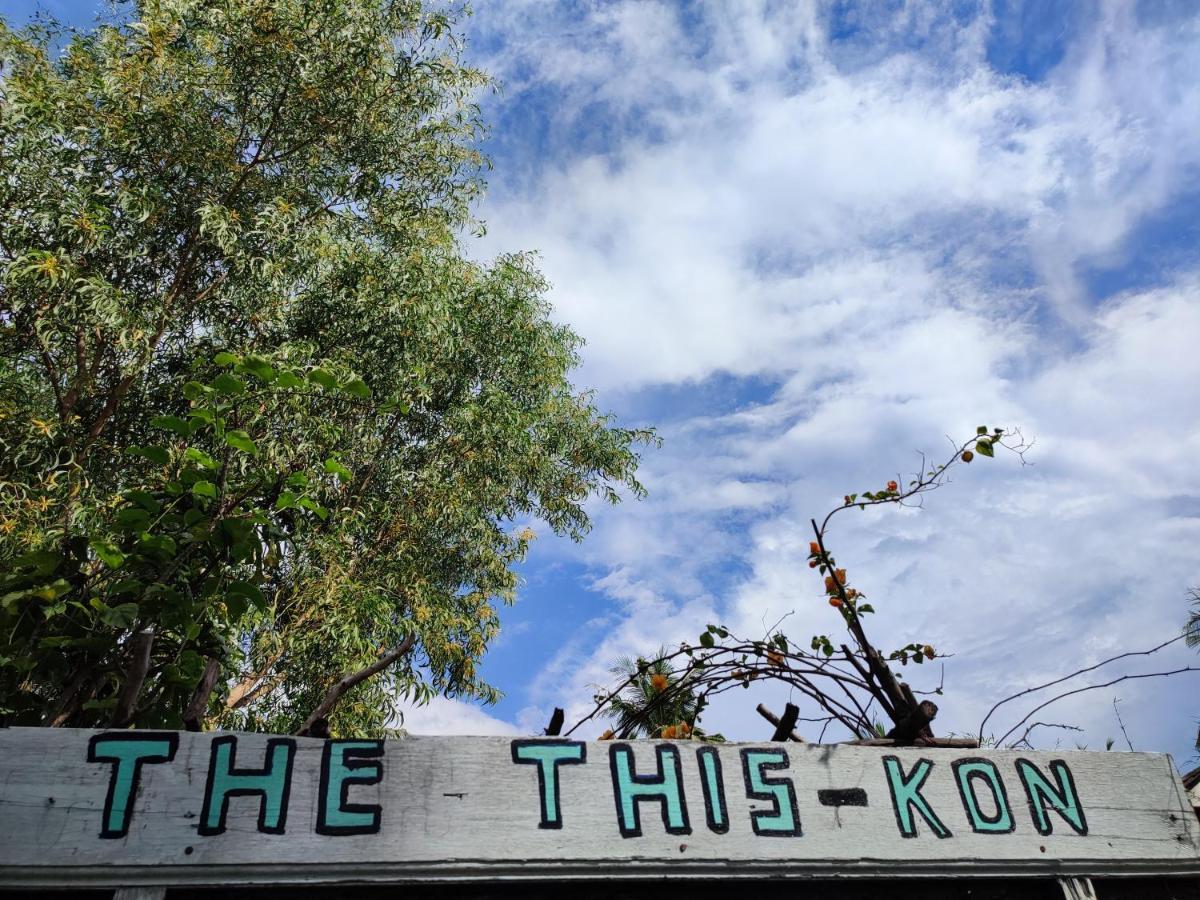 The This-Kon Gili Meno Exteriör bild